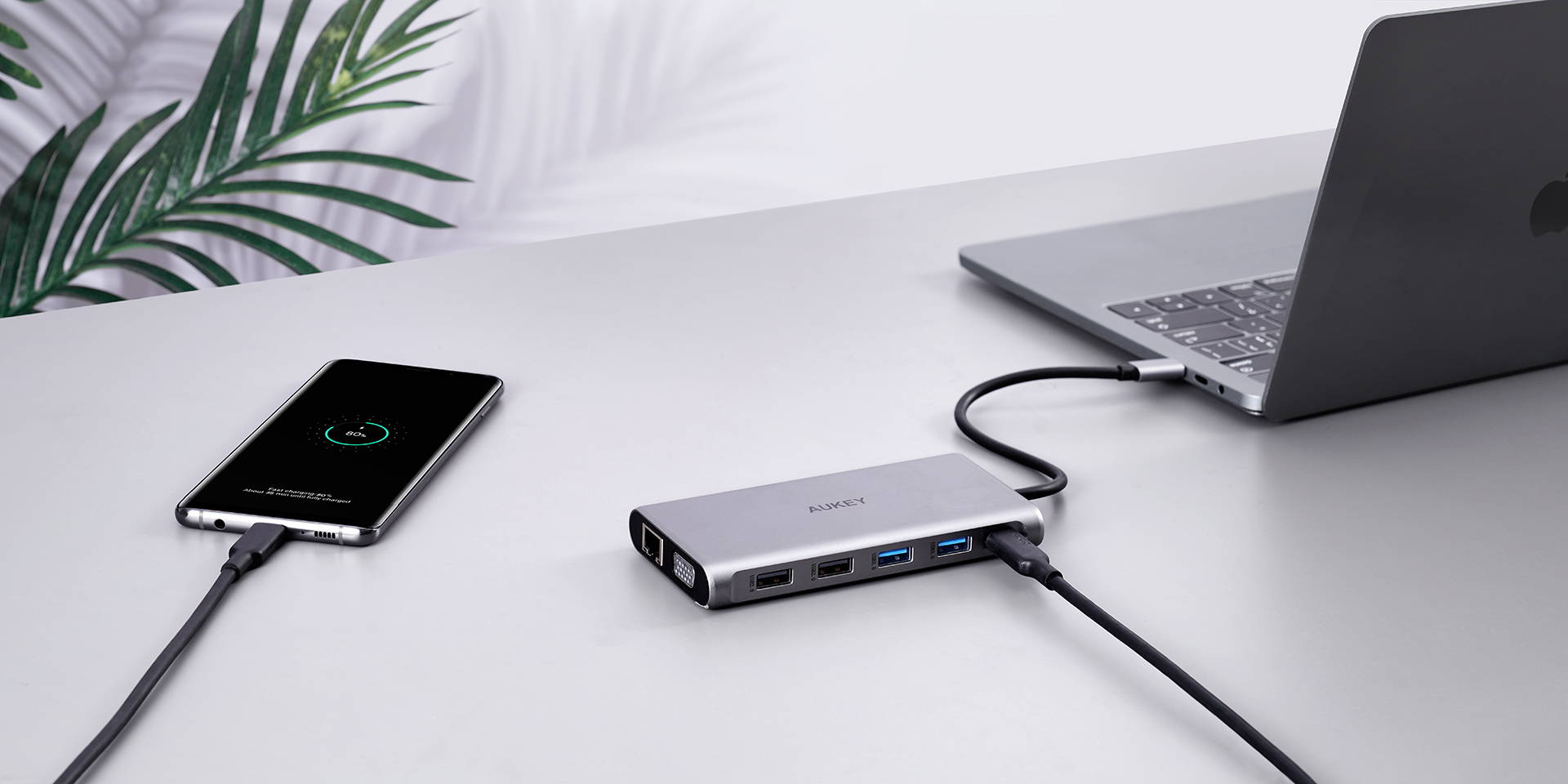 موزع USB-C AUKEY CBC78 12 في 1 مع جيجابت إيثرنت، ومنفذ HDMI مزدوج بدقة 4K، ومنفذ VGA فضي 